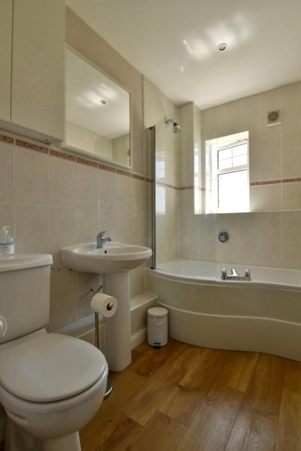 47 Wetherby Way, 3 Bedrooms, Sleeps 6, Easy Walk To Town, Parking, Self Catering, Great View ستارتفورد أبون آفون المظهر الخارجي الصورة