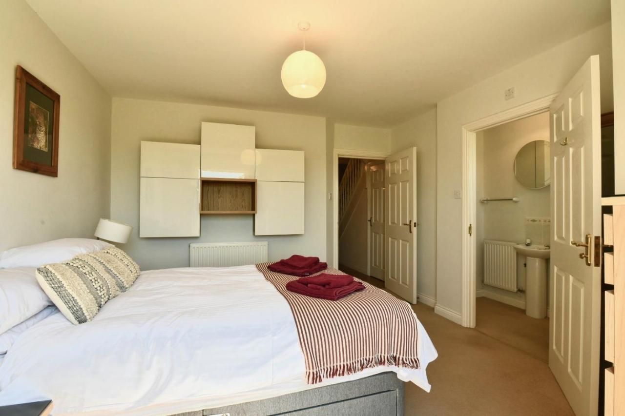 47 Wetherby Way, 3 Bedrooms, Sleeps 6, Easy Walk To Town, Parking, Self Catering, Great View ستارتفورد أبون آفون المظهر الخارجي الصورة
