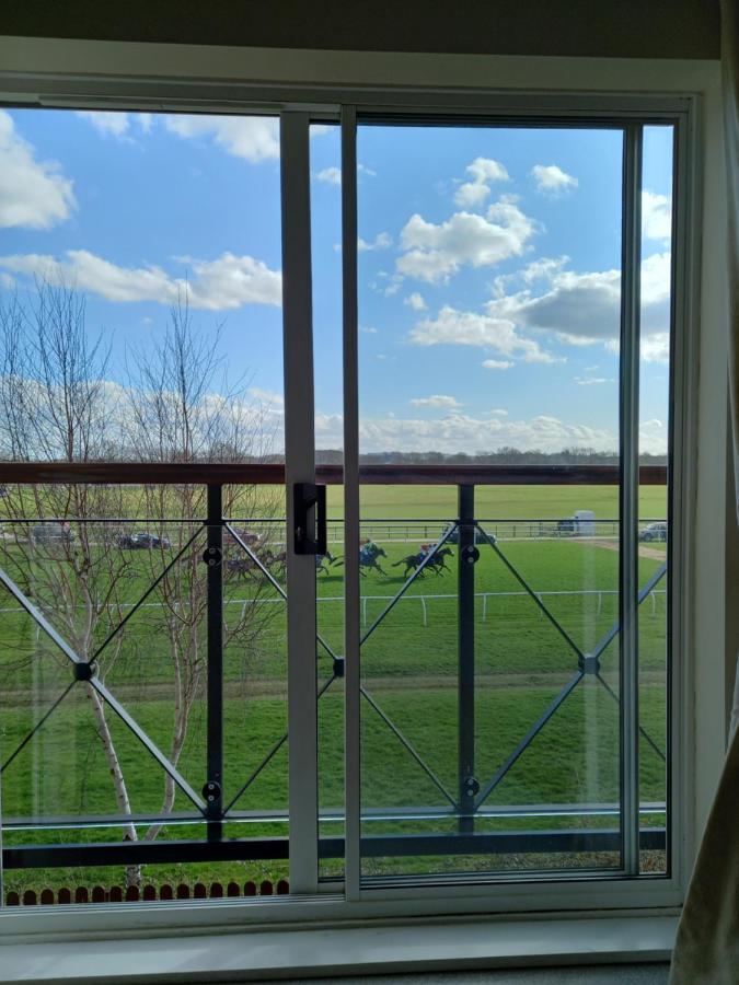 47 Wetherby Way, 3 Bedrooms, Sleeps 6, Easy Walk To Town, Parking, Self Catering, Great View ستارتفورد أبون آفون المظهر الخارجي الصورة