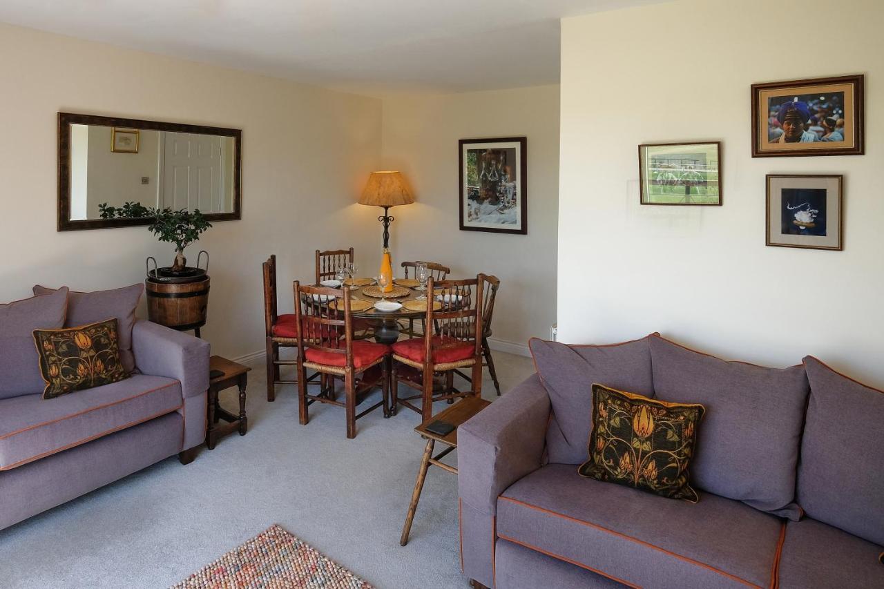47 Wetherby Way, 3 Bedrooms, Sleeps 6, Easy Walk To Town, Parking, Self Catering, Great View ستارتفورد أبون آفون المظهر الخارجي الصورة