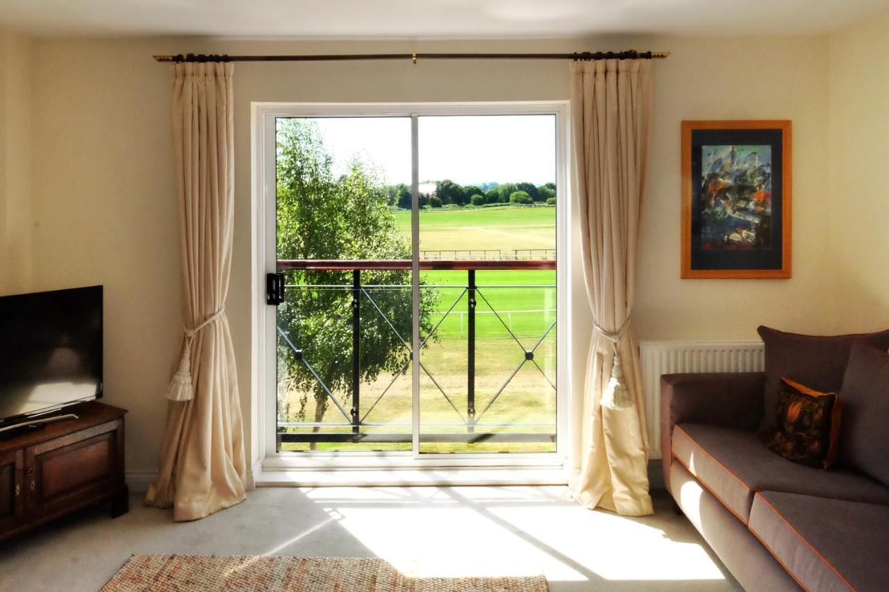 47 Wetherby Way, 3 Bedrooms, Sleeps 6, Easy Walk To Town, Parking, Self Catering, Great View ستارتفورد أبون آفون المظهر الخارجي الصورة